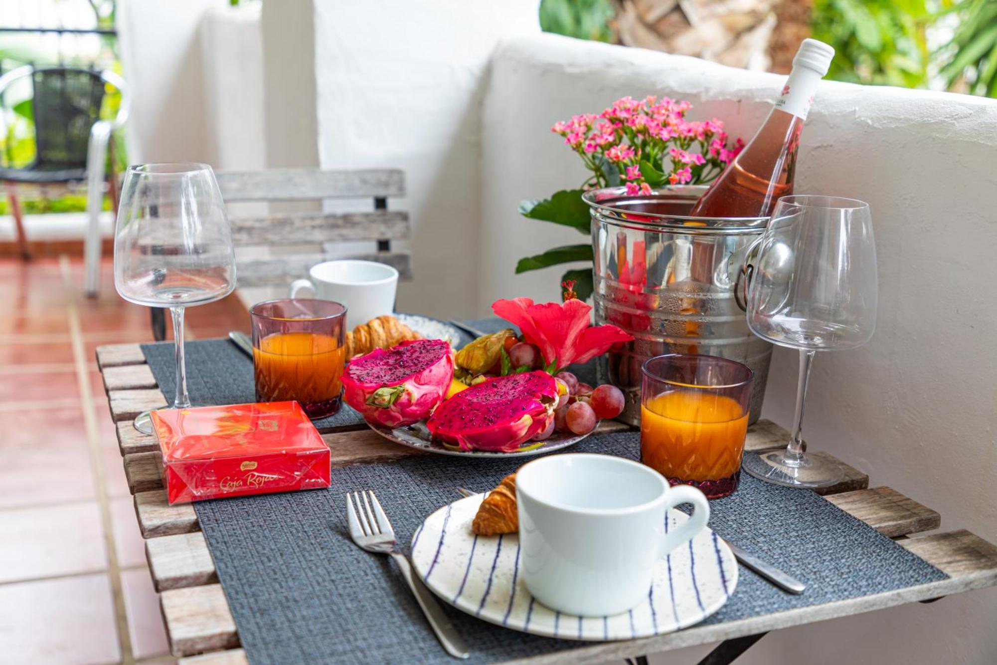 Ferienhaus Covd 19 Free- Total Purified -design House Marbella- 3 Mn De Puerto Banus - Golden Mile - Tropical Garden&pool *